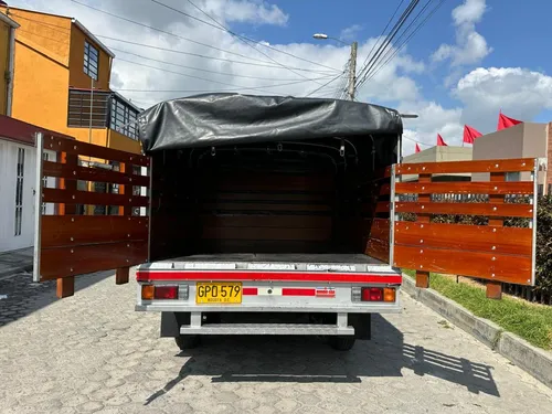 Nissan Np300 Frontier 2.5 Mt 4x2 Estaca