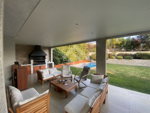 Excelente, Casa En Venta De 3 Dorm Y Serv. Chamisero, Colina