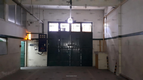 Imagen 3 de 13 de Barbaro Vende Galpon En Villa Lynch San Martin