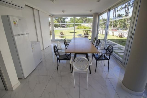 Apartamento En Venta De 1 Dormitorio En Roosevelt