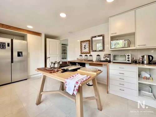 Casa De Tres Dormitorios Y Servicio En Venta, Golf, Punta Del Este