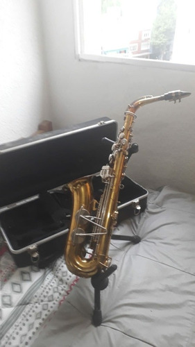 Vendo Saxo Bajo King Cleveland Con Pie Posa Saxo