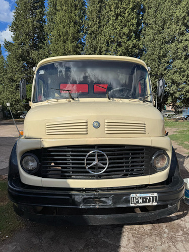 Mercedes Benz 1114 - Volcador (baranda Volcable)