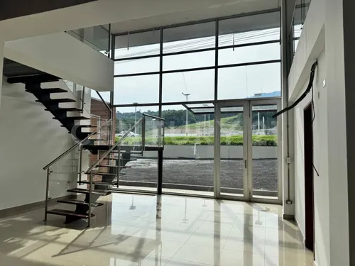 Bodega Comercial En Venta Sobre Via Restrepo