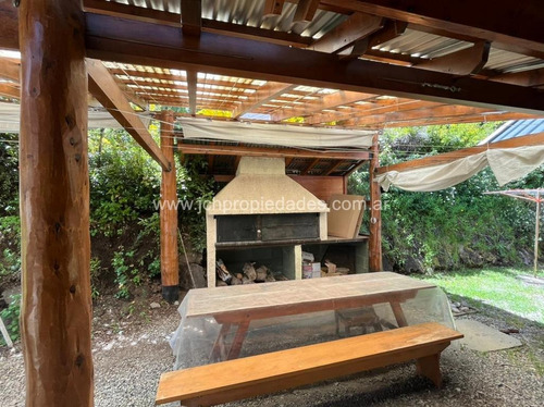 Casa Con Amplio Jardin En Altos De Manzano - La Angostura