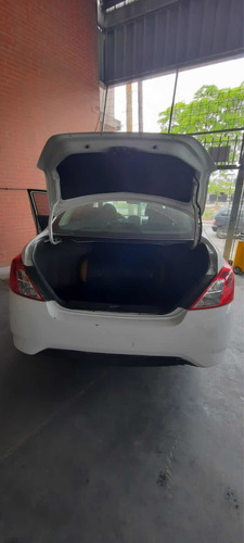 Imagen 5 de 11 de Nissan Versa 2015 1.6 Advance Mt C/gnc