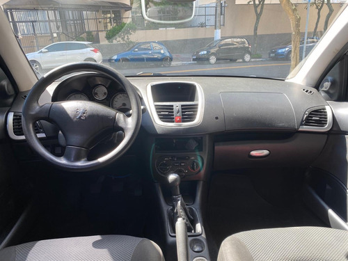 Imagem 9 de 10 de Peugeot 207 Hatch Xr Sport 1.4 8v (flex) 2012