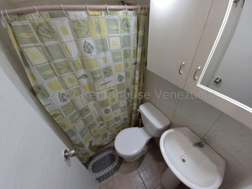 Edgar Centeno, Profesional Inmobiliario Vende Townhouse En Urbanizacion Monte Carmelo San Diego #22-15843