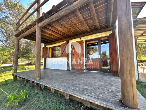 Casa En Venta, Piriápolis - Punta Negra. 400 Metros De La Playa. Gran Terreno De 795m²