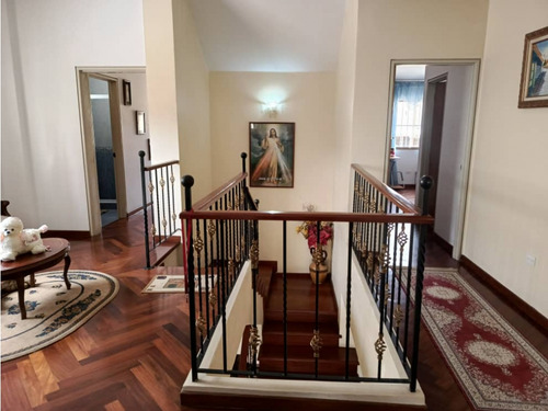 Casa Con Amplios Jardines En Urb Parque El Retiro, San Antonio