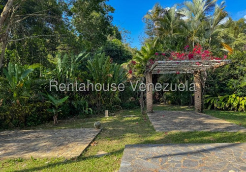 Casa Colonial Que Combina Confort Y Estilo En Venta Ubicada En El Hatillo 25-17968