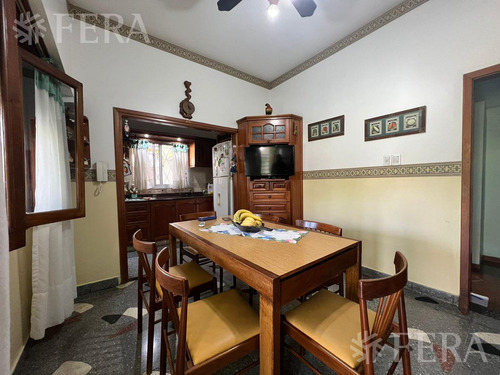 Venta Casa 5 Ambientes Con Cochera Y Patio En Villa Dominico