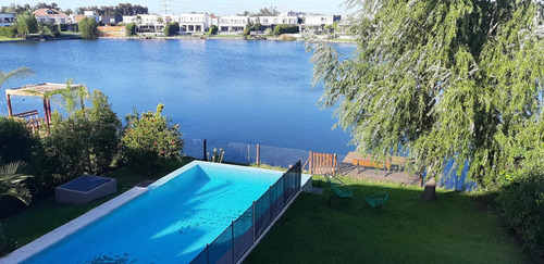 Casa En Tipas Nordelta 280 M2 Cub. Vista Al Lago Venta / Alquila