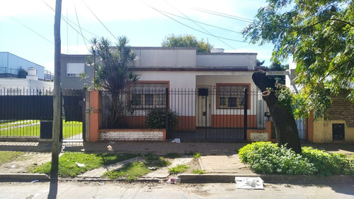 Casa En Venta En Caseros