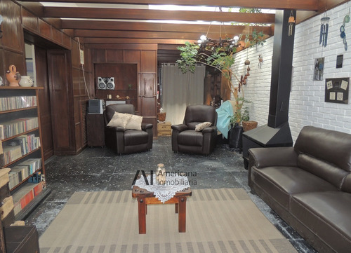 Imagen 4 de 14 de Venta Casa En Pocitos. Fondo Con Parrillero Garage, Terraza Al Frente.