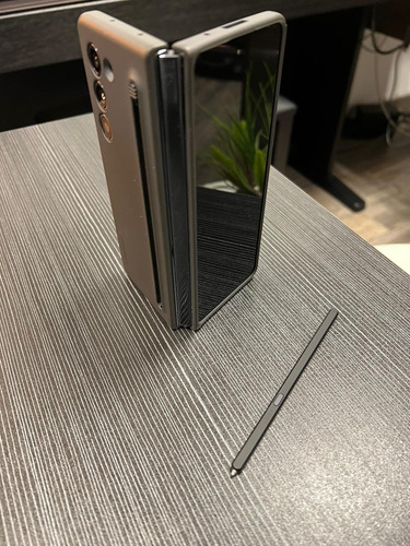 Samsung Galaxy Z Fold 5 Con Proyector De Video Seminuevo, Incluye Funda Oficial Con S Pen. (Usado)