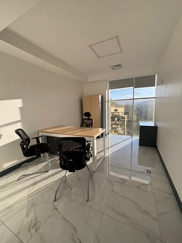 Oficina Renta, Novo Emerald Business And Health Center.