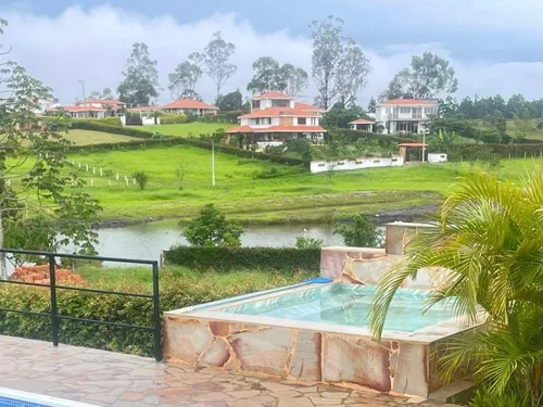 Casa Campestre Moderna Y Con Vista A Un Lago