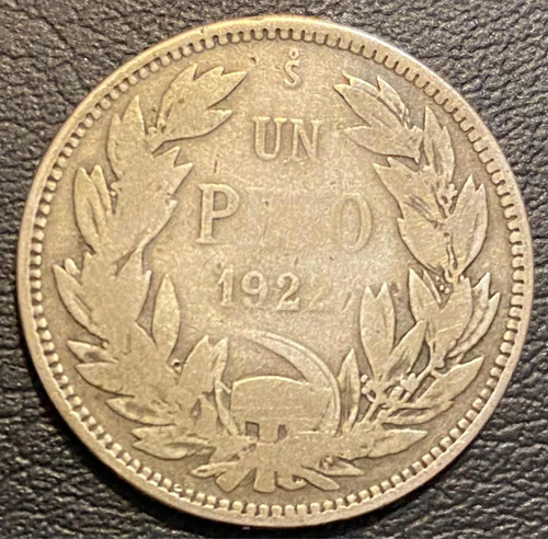 Moneda Chile. Un Peso Año 1922 Águila Sobre Roca. Plata 0.5