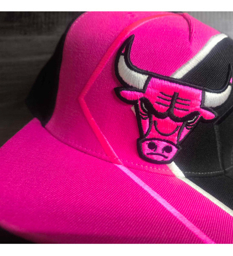 Gorra Plana Mitchell Chicago Bulls Black Pink Unitalla Snap