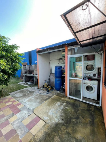 Imagen 10 de 15 de Hermosa Casa Con Amplio Jardín Y Cochera - Banfield