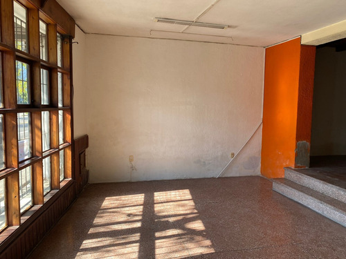 Local Comercial + Apartamento, Av. Agraciada Y Bv. Artigas