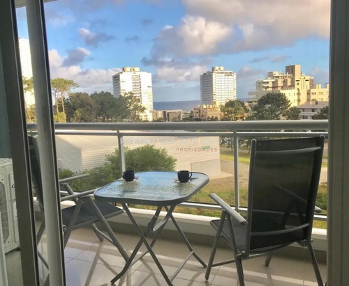 Departamento De 2 Dormitorios En Torre One, Punta Del Este