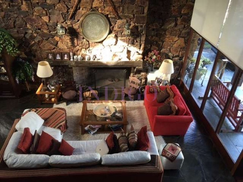 Casa En Venta Avenida Roosevelt, Punta Del Este 4 Dormitorios .- Ref: 12