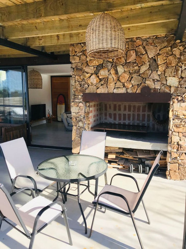 Casa En Alquiler Por Temporada De 3 Dormitorios En Punta Piedras (ref: Bpv-6853)