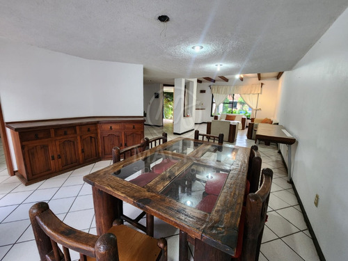 Casa En Venta En Col. Volcanes De Cuautla Apta A Créditos Con 3 Recamaras Amplias