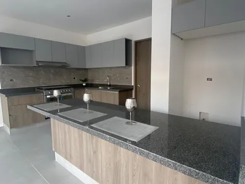 Amplia Casa En San Isidro Juriquilla, En Condominio Cerrado Con Vigilan
