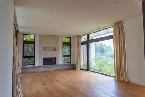 Imagen 5 de 22 de Divina Casa En Barrio Carmel !