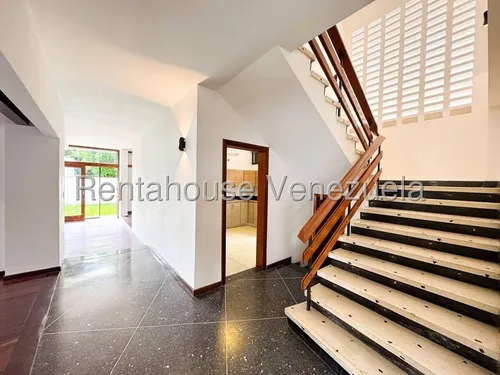 Casa Duplex Con Lindo Jardin En Calle Cerrada En Alquiler Prados Del Este I