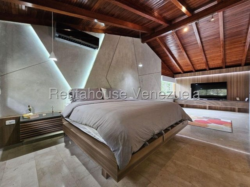 Agp Moderna Casa En Venta En Lomas De Chuao, Con Hermosa Áreas Sociales 25-21600 Ys