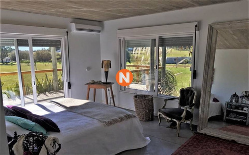 Casa En Venta De Muy Buena Construcción En El Quijote- Ref: 217920