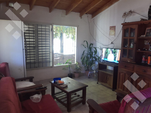 En Venta, Casa De 3 Habitaciones Y Quincho, Plottier.