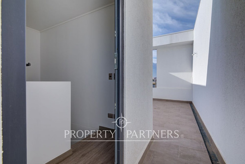 Amplio Townhouse En Excelente Ubicación 4d 3b 2e