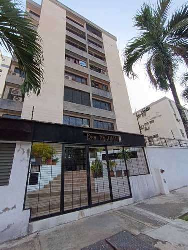 Jose R Armas, Vende Apartamento En Sabana Larga. Res. Bagdad. 