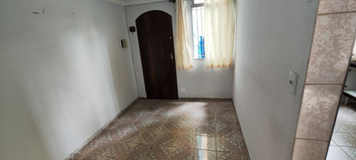 Apartamento Com 2 Dormitórios, 1 Banheiro