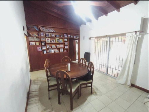 Venta De Casa Beccar 6 Ambientes Con Enorme Jardin