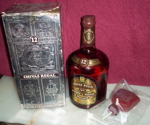 2 Whiskys Chivas Regal: 1 Botellón De 1 Galon Y 1 De 1 Litro