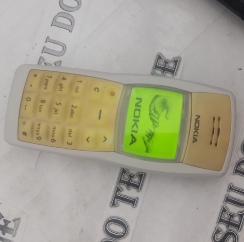 Nokia 1100 Todo Original Capa Couro Celular Antigo Relíquia Branco (Usado)