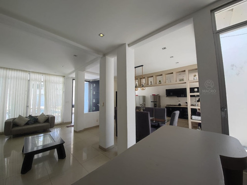 Casa En Venta En Col. Plan De Ayala Con Gran Alberca Y Jardín.