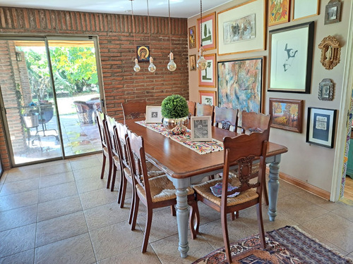 Hermosa Casa Provenzal, Con Lindo Jardín. Chicureo Poniente.