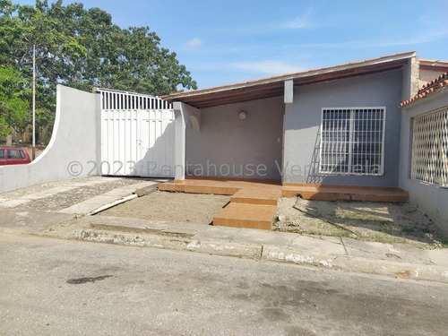 Casas En Venta En Cabudare Zona Valle Hondo C O D  2 - 4 - 8 - 7 - 3 - 4 Mp