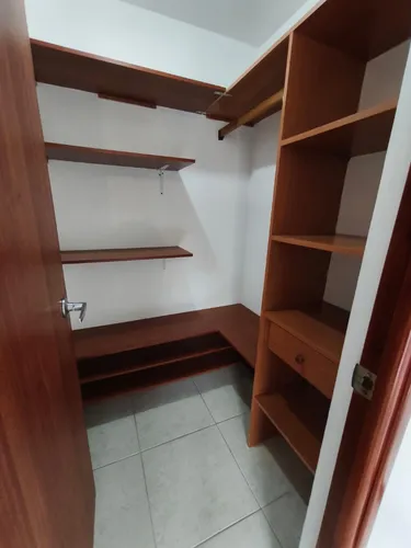 Vendo Apartamento Con Excelente Ubicación En La Parte Baja De La Loma De Los Bernal.