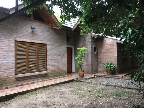 Venta De Casa 4 Ambientes En Parque Leloir - Ituzaingo.