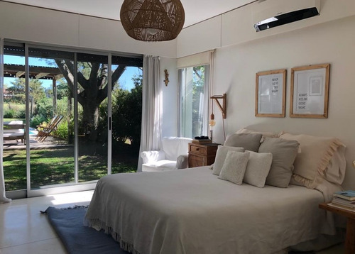 Moderna Casa En Lomas De La Tahona