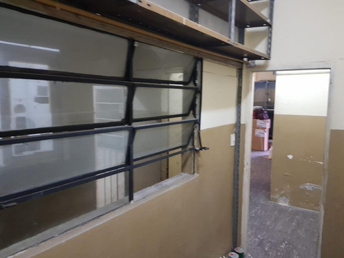 Imagen 7 de 12 de Local Comercial Con Vidriera, Persiana Metálica