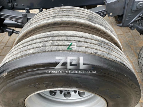 Imagem 10 de 15 de Volvo Vm 330 8x2